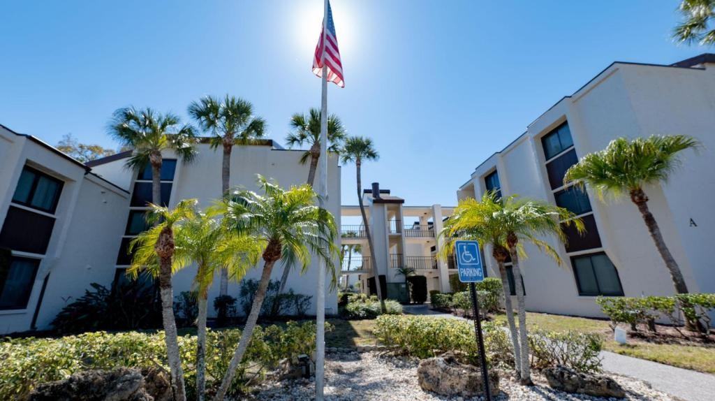 2211 Belleair Rd - Photo 2 of 14