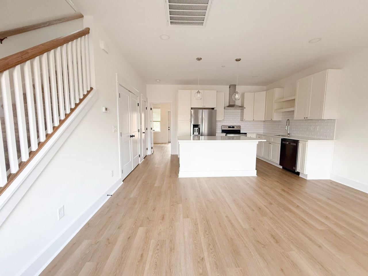 1339 Belfair St - Photo 2 of 24