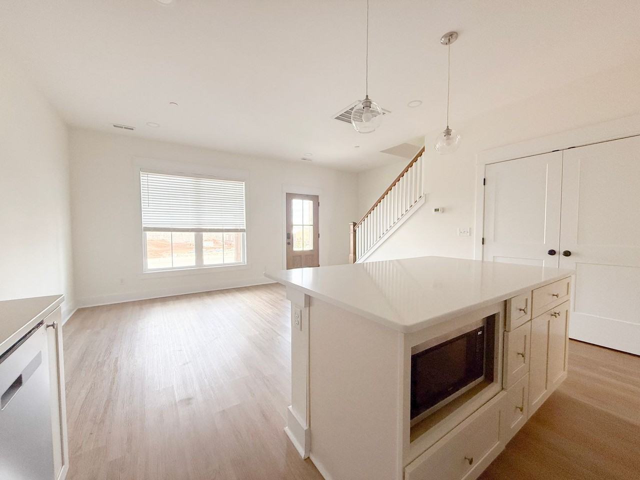1339 Belfair St - Photo 3 of 24