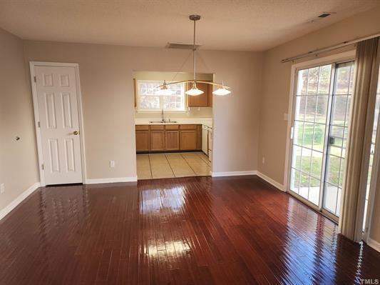 8 Wiltshire Pl - Photo 2 of 19