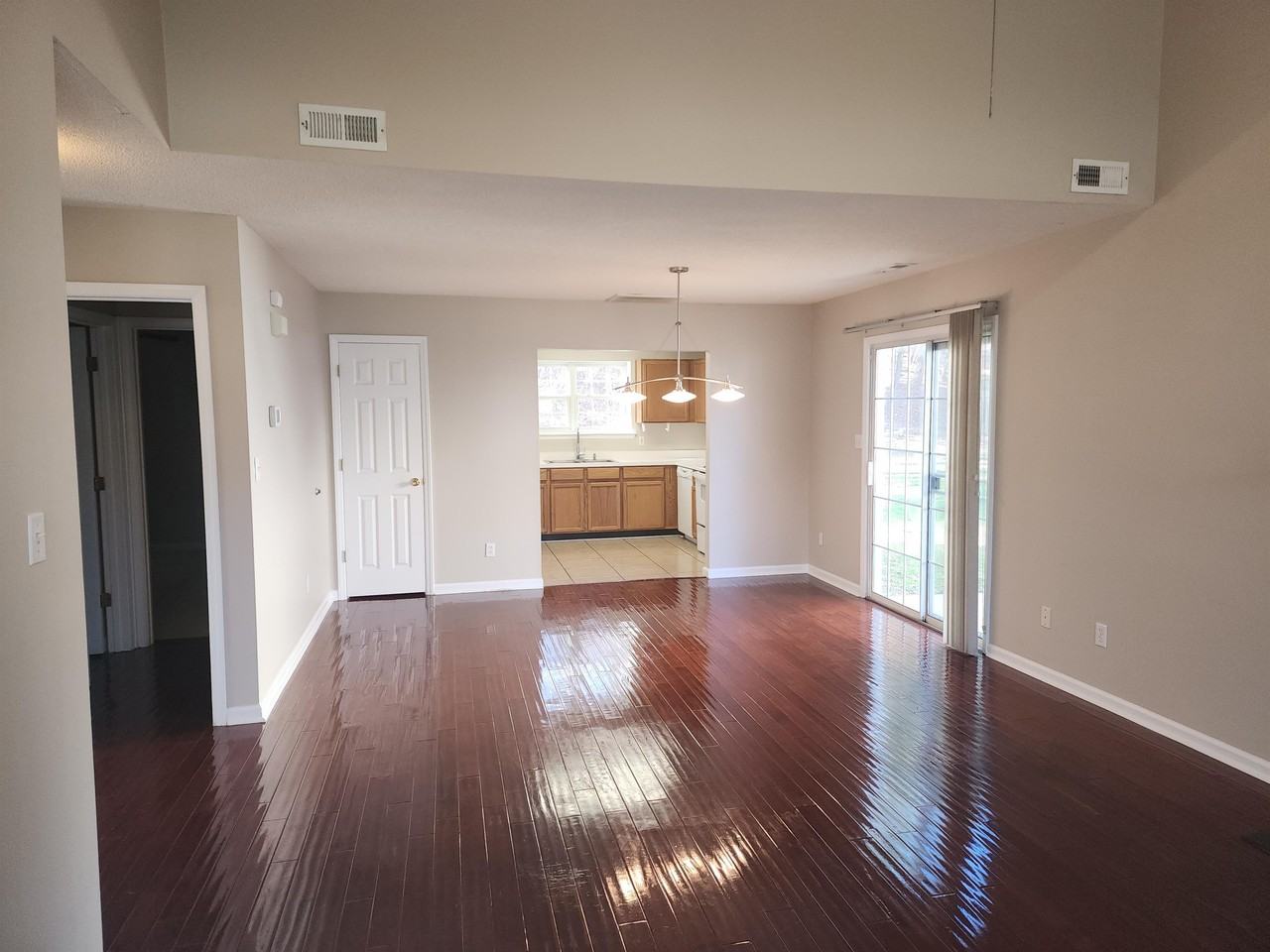 8 Wiltshire Pl - Photo 7 of 19