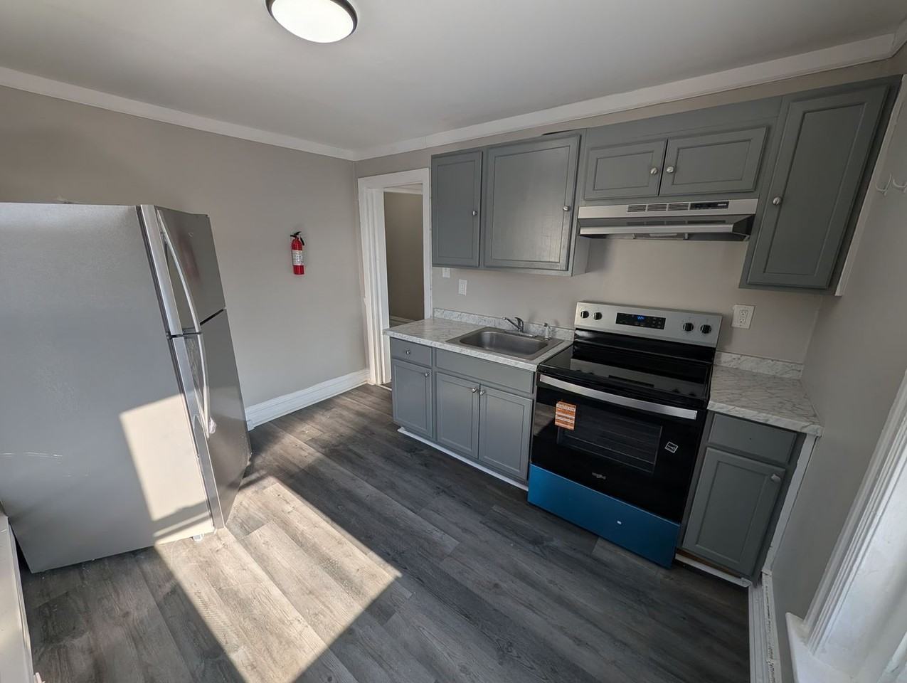 240 E Hamilton St - Photo 7 of 8