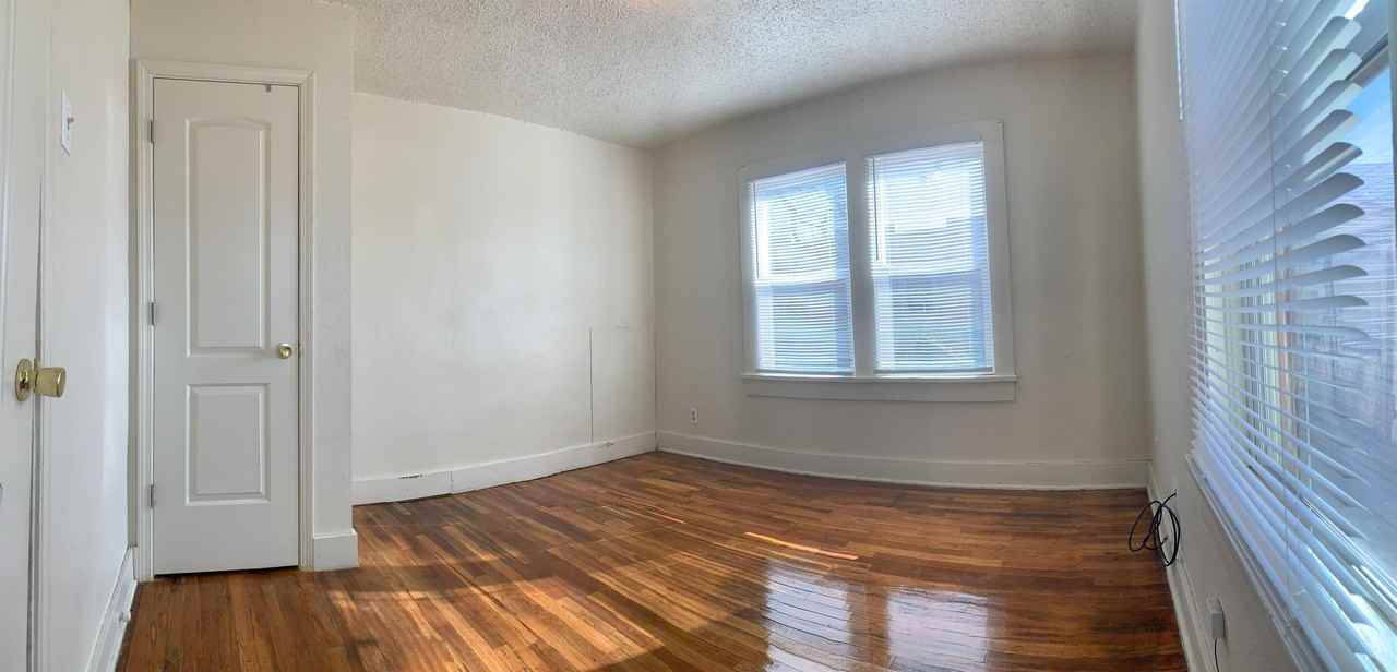 1104 Wallace St - Photo 2 of 8