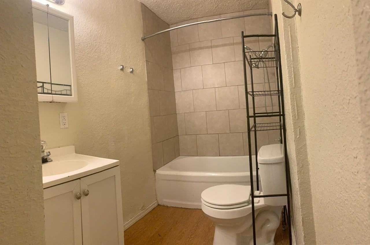 1104 Wallace St - Photo 6 of 8