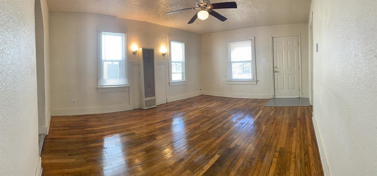 1104 Wallace St - Photo 3 of 8