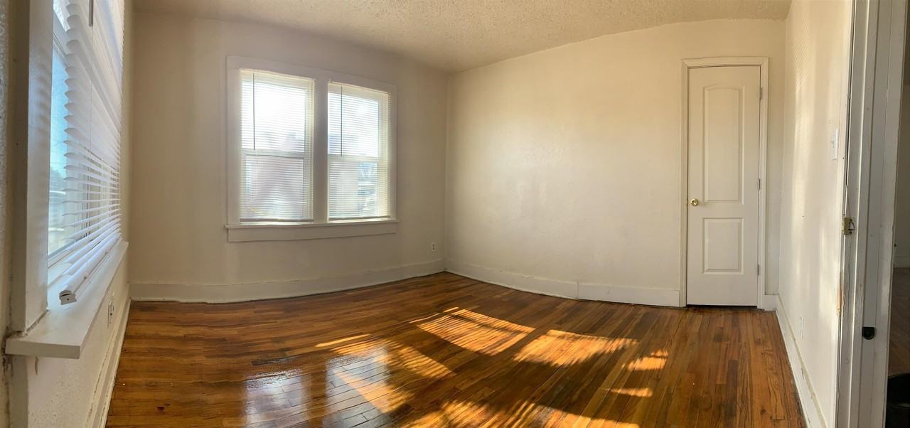 1104 Wallace St - Photo 7 of 8