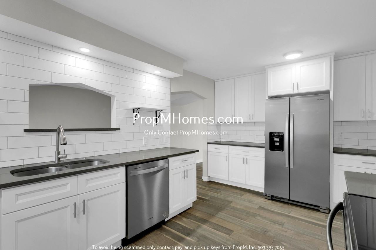 7307 Se 76th Ave #A - Photo 3 of 24