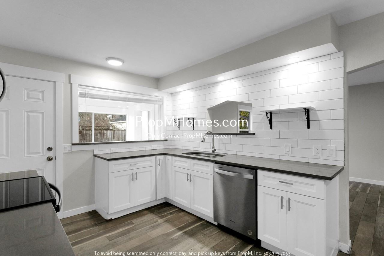 7307 Se 76th Ave #A - Photo 4 of 24