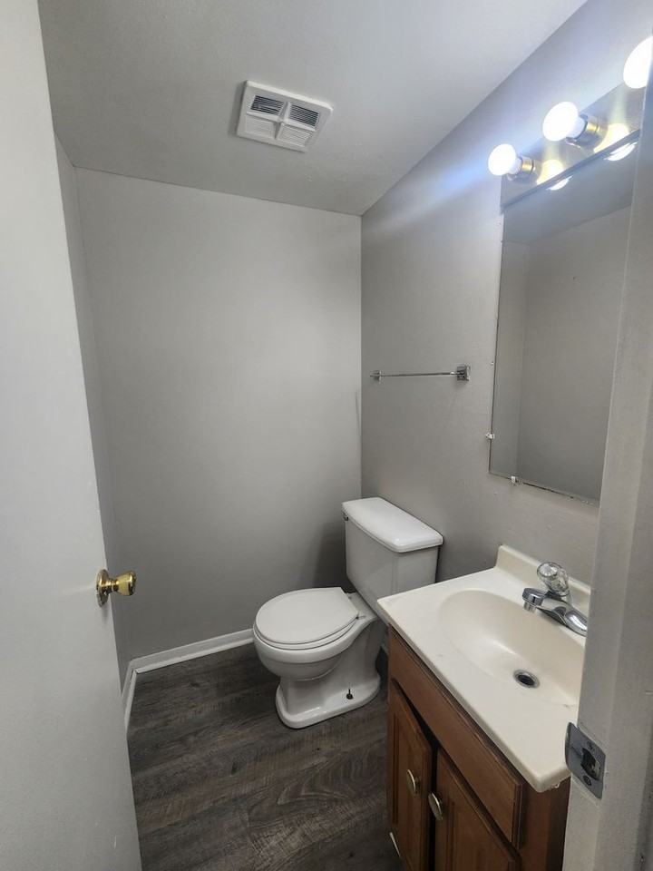 4811 Rolling Ridge Dr - Photo 2 of 9