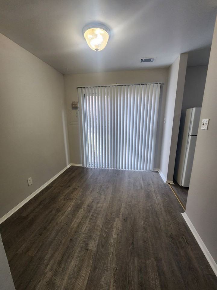 4811 Rolling Ridge Dr - Photo 3 of 9