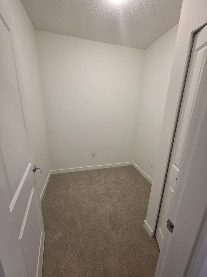 15777 85 Avenue #506 - Photo 4 of 9