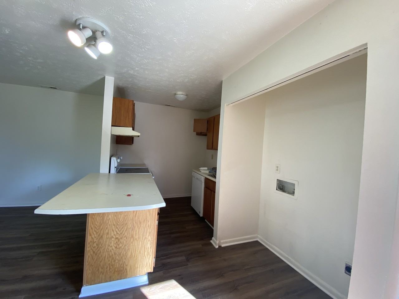 1122 Southwood Dr #5 - Photo 2 of 11