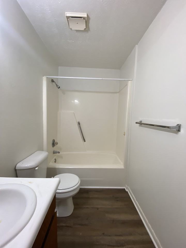 1122 Southwood Dr #5 - Photo 5 of 11