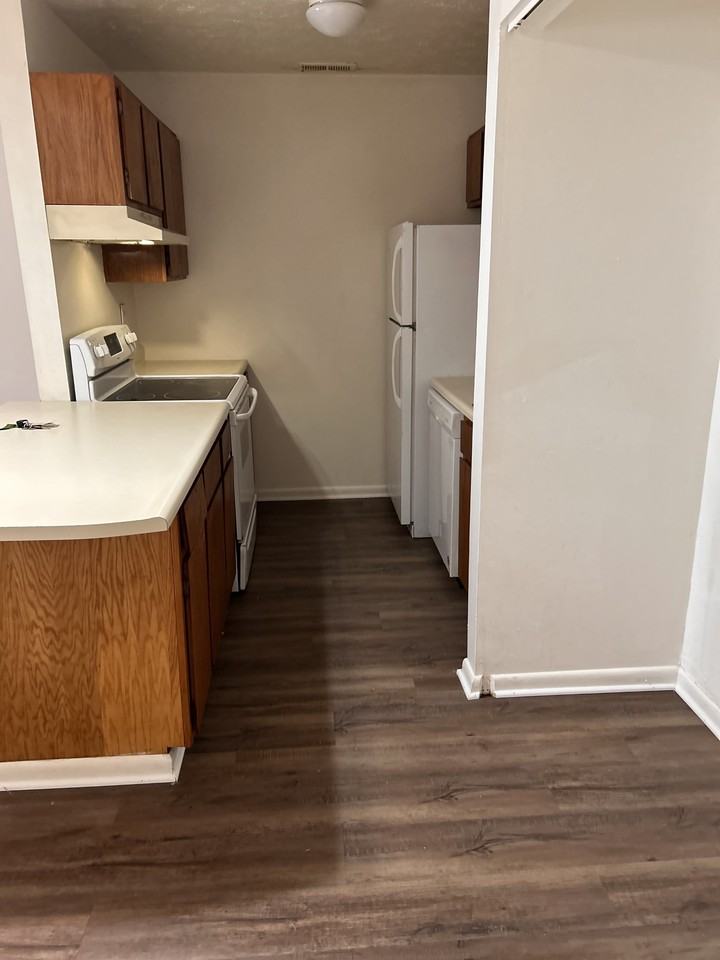 1122 Southwood Dr #5 - Photo 3 of 11