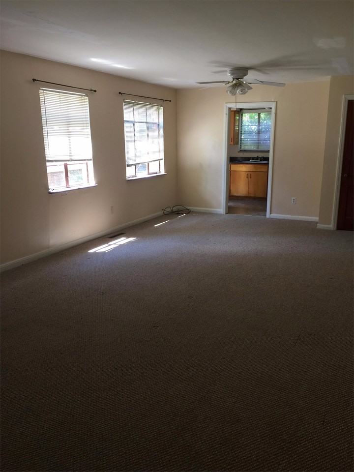 944 12th Ave - Photo 5 of 8