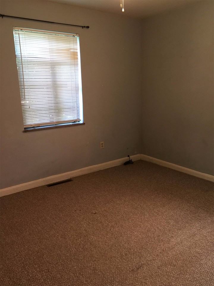 944 12th Ave - Photo 6 of 8