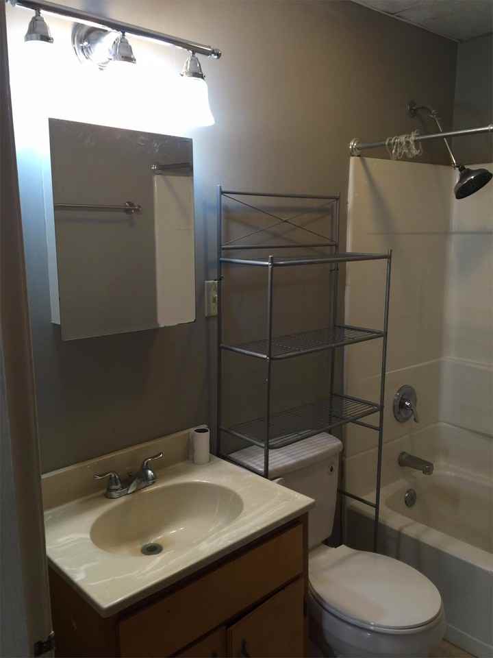 944 12th Ave - Photo 3 of 8