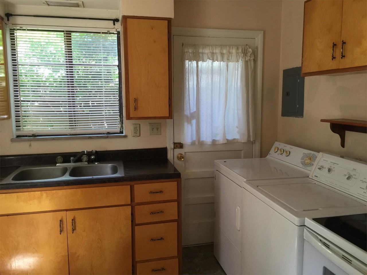 944 12th Ave - Photo 4 of 8