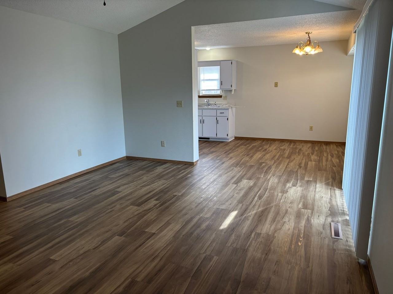 5531 S Jefferson Ave - Photo 5 of 6