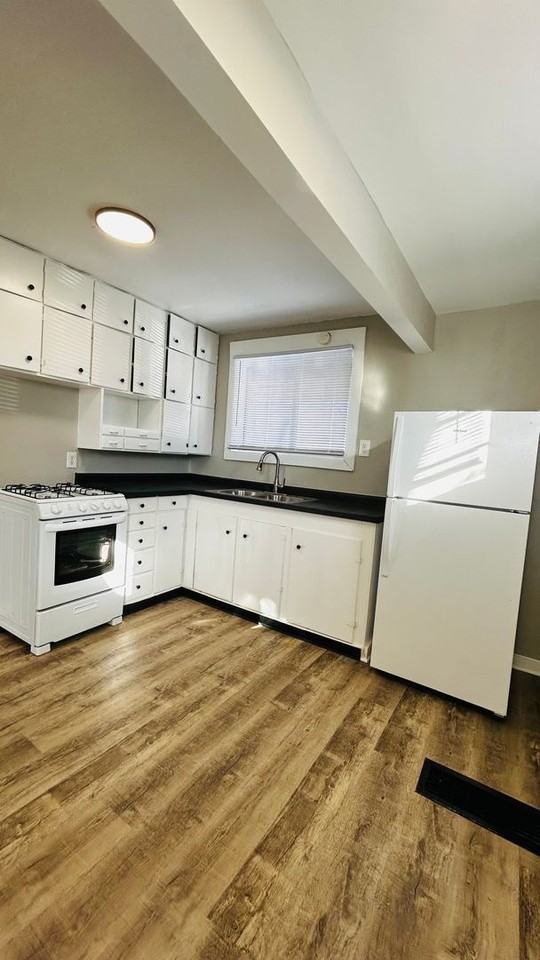 428 N Main St - Photo 3 of 13