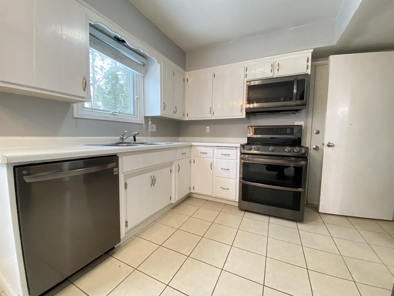 1540 5th Ave Sw - Photo 6 of 21