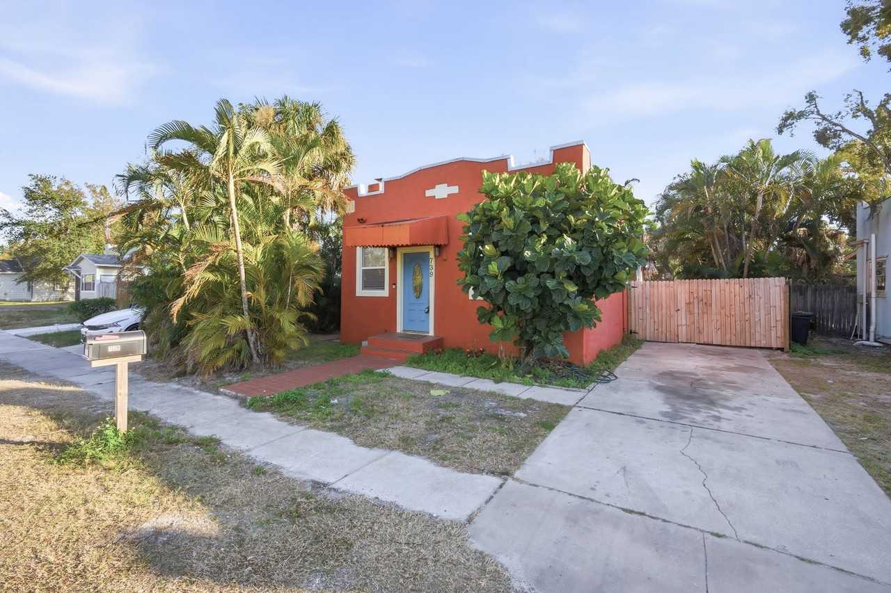 739 27th Ave W - Photo 3 of 21