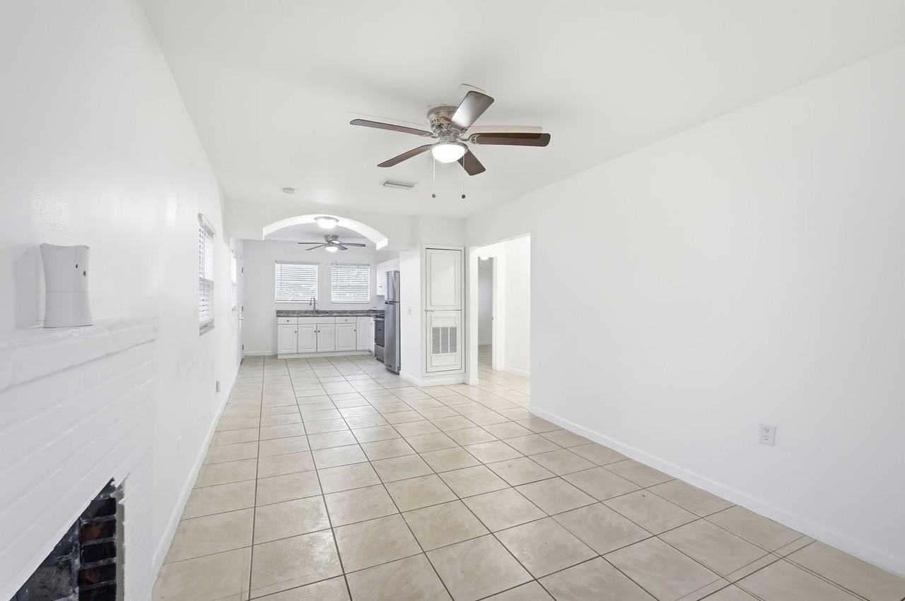 739 27th Ave W - Photo 5 of 21