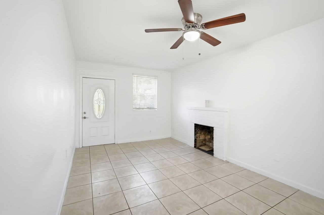 739 27th Ave W - Photo 6 of 21