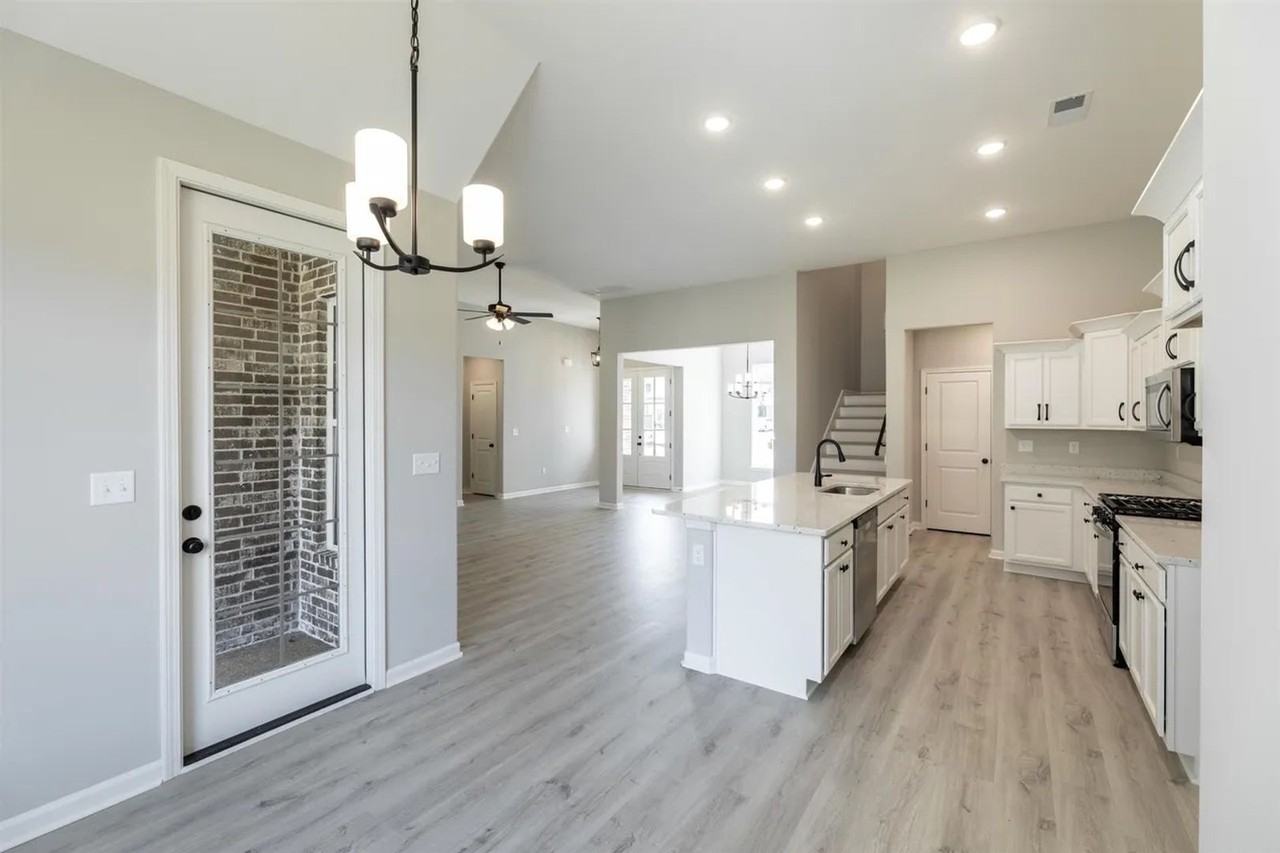 260 Valleyview Ln - Photo 3 of 11