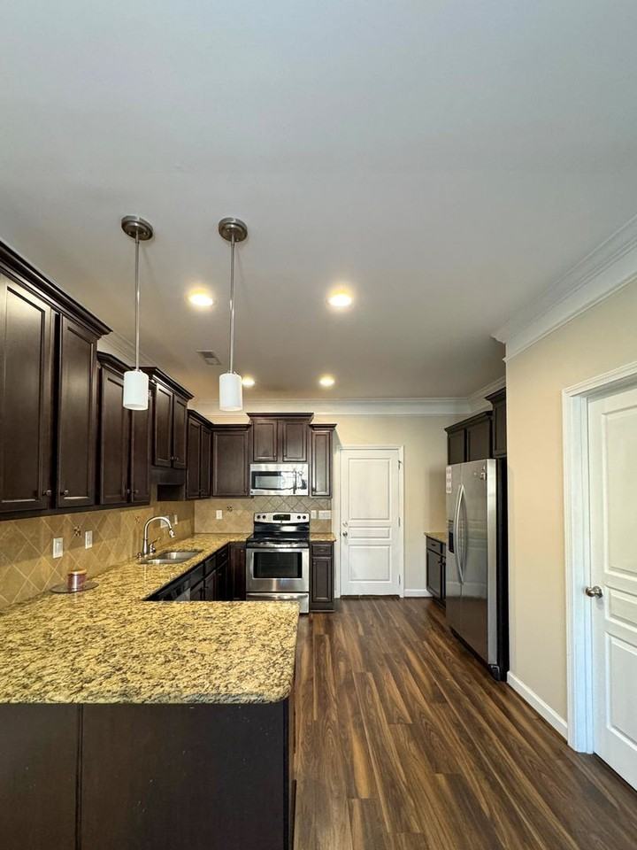 1120 Braybrooke Pl - Photo 6 of 23