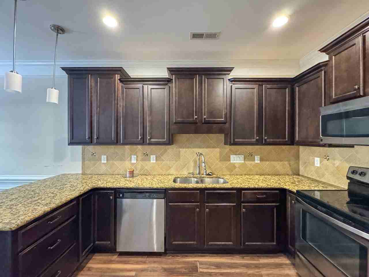 1120 Braybrooke Pl - Photo 7 of 23