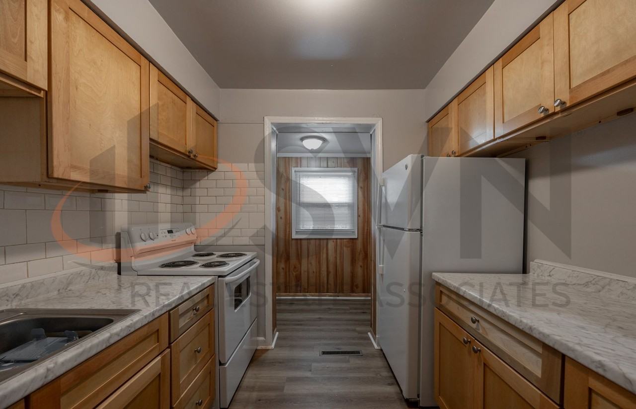 1125 Raynor St - Photo 5 of 13