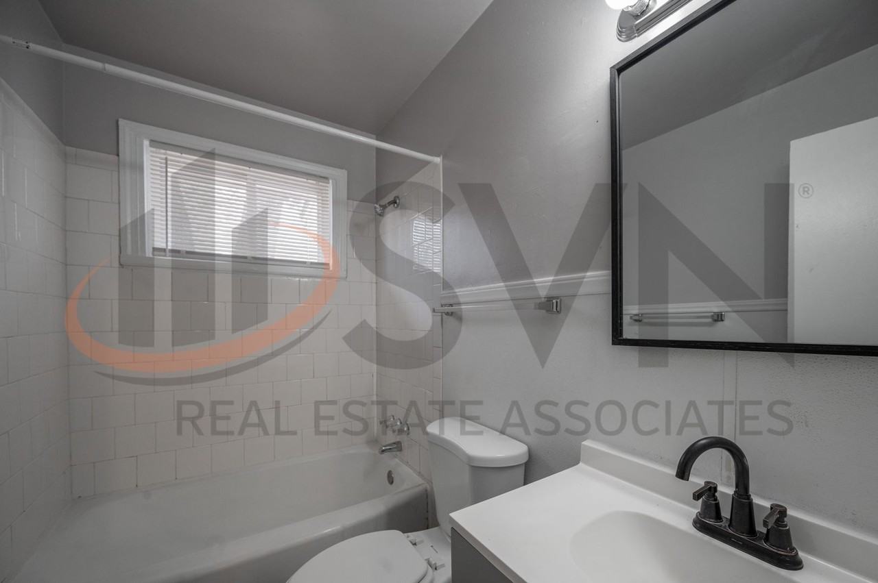 1125 Raynor St - Photo 7 of 13