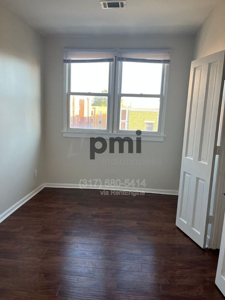 241 E 9th St #8 - Photo 5 of 10