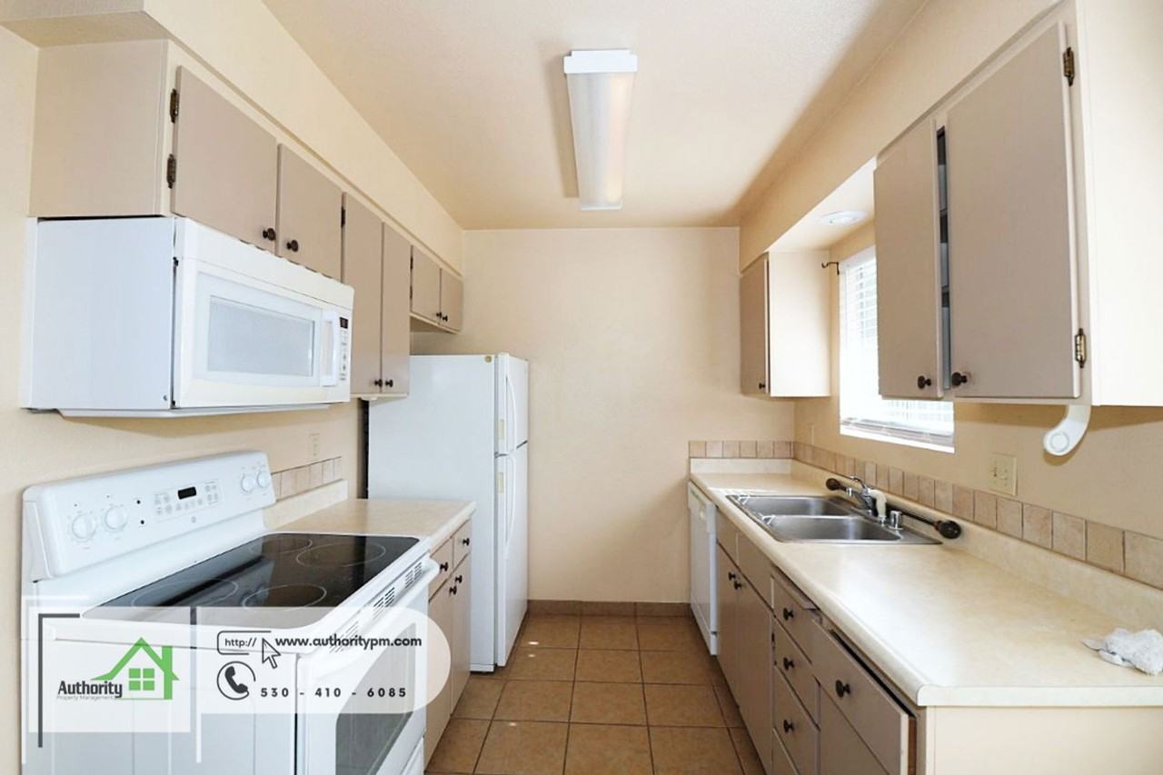 1553 Bramble Pl #3 - Photo 7 of 13