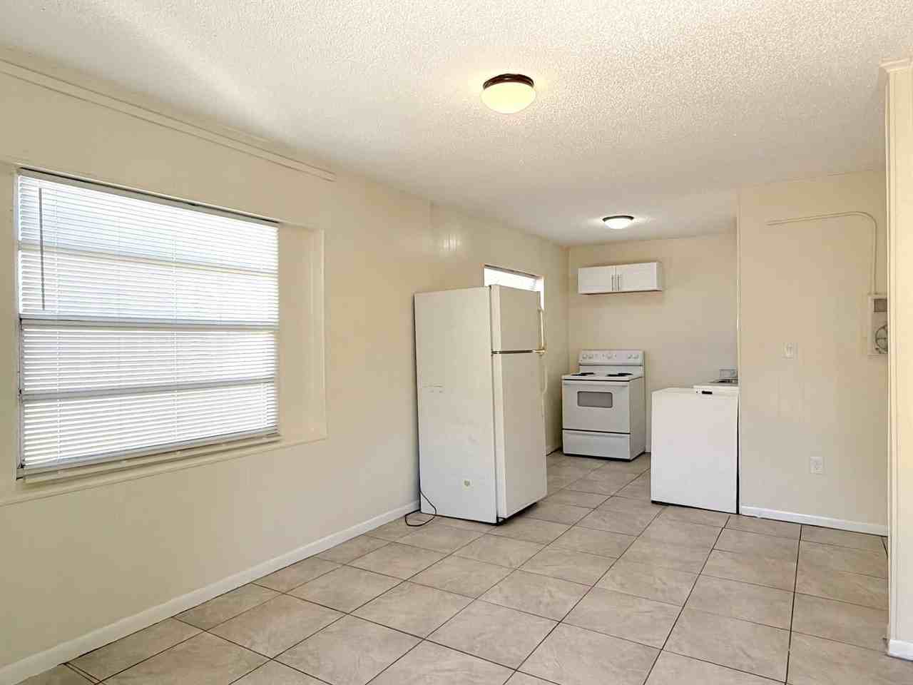 1341 Winnifred St - Photo 2 of 11