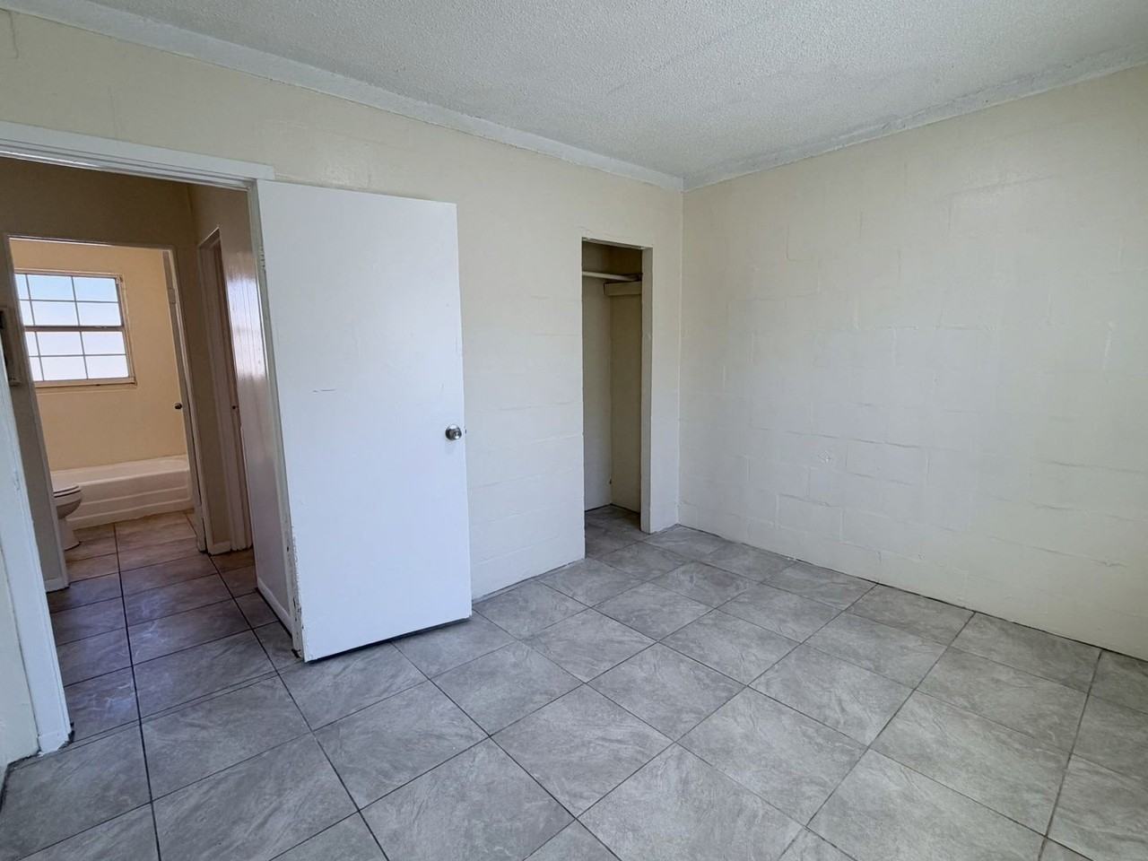 1341 Winnifred St - Photo 5 of 11