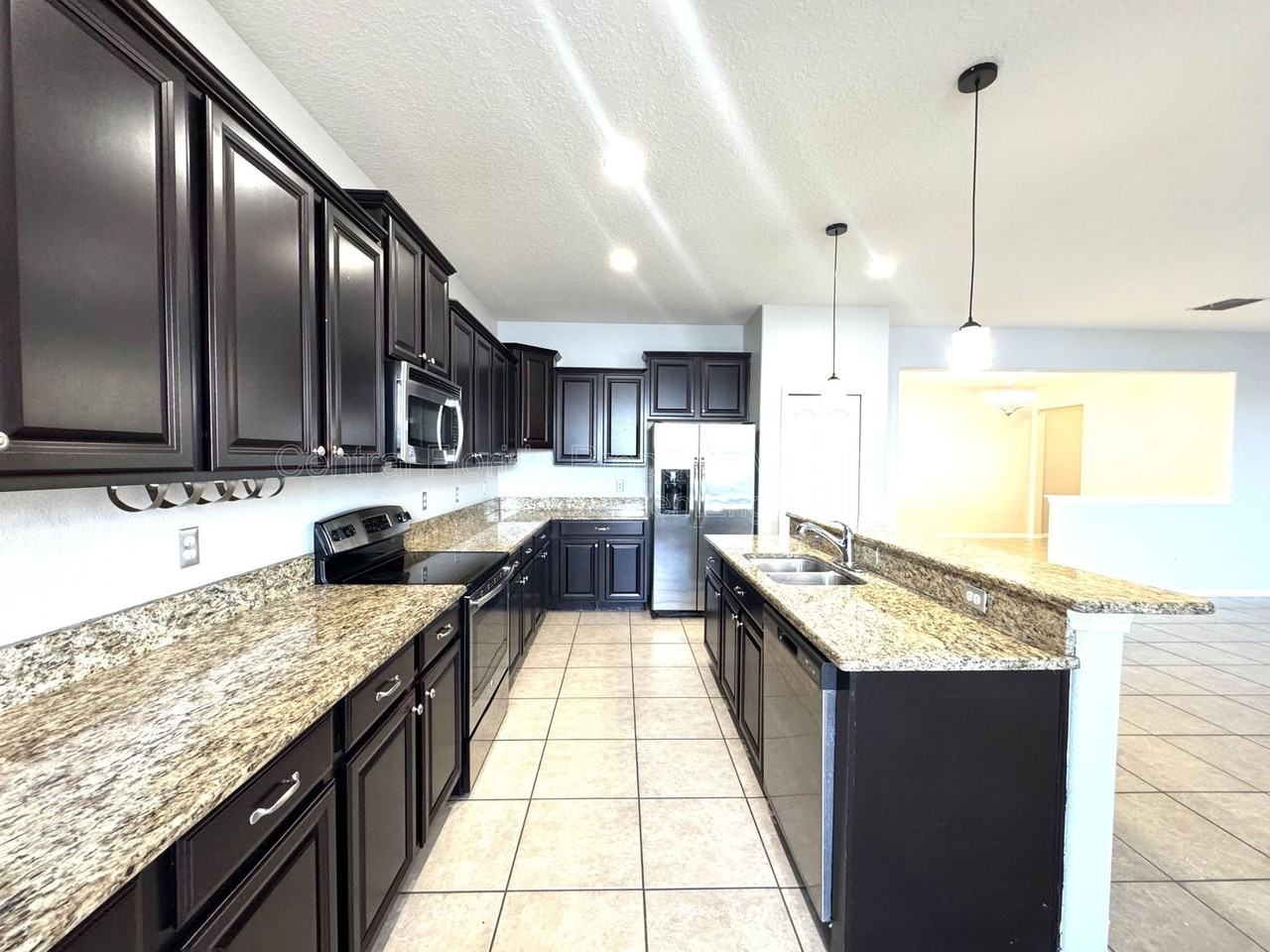 3040 Youngford St - Photo 6 of 31