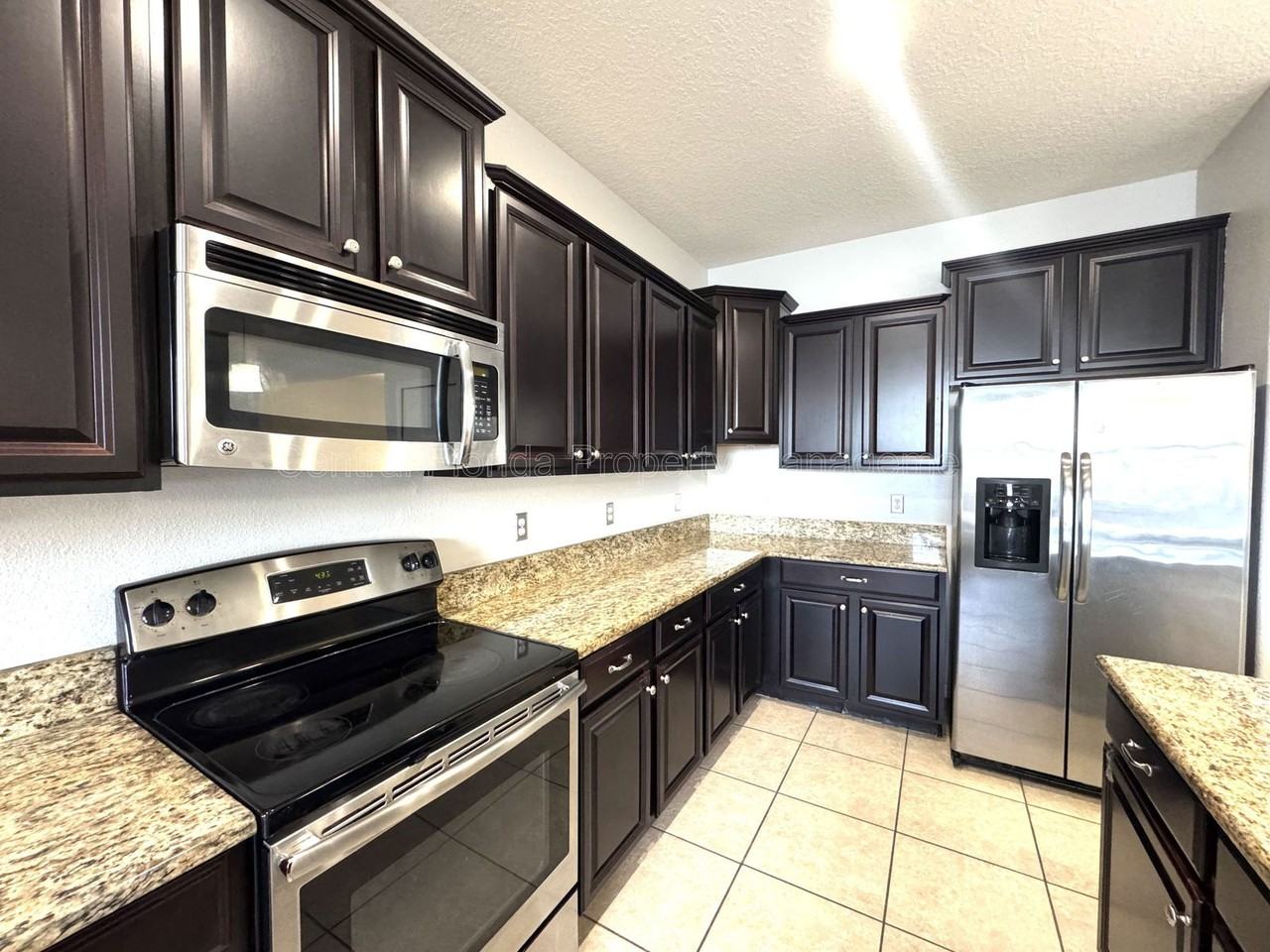 3040 Youngford St - Photo 7 of 31