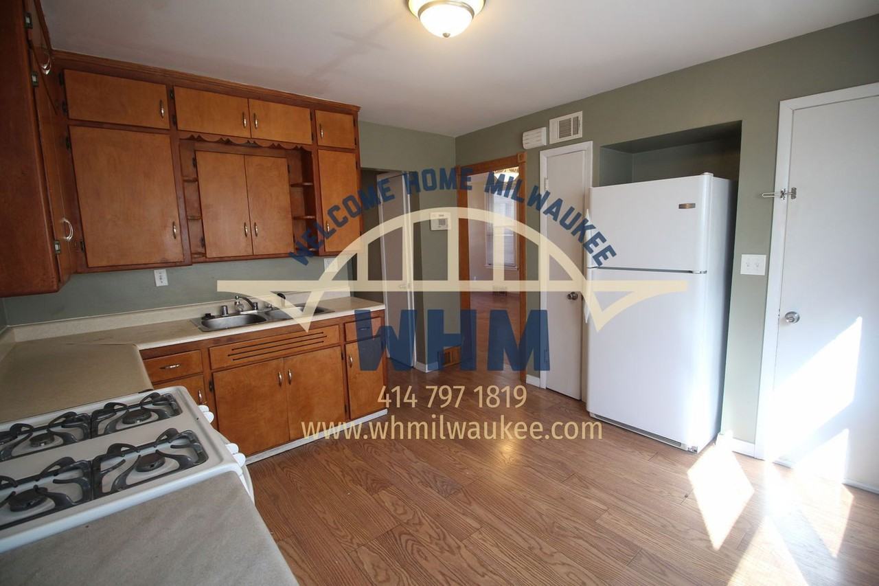 331 E Deer Pl - Photo 4 of 12