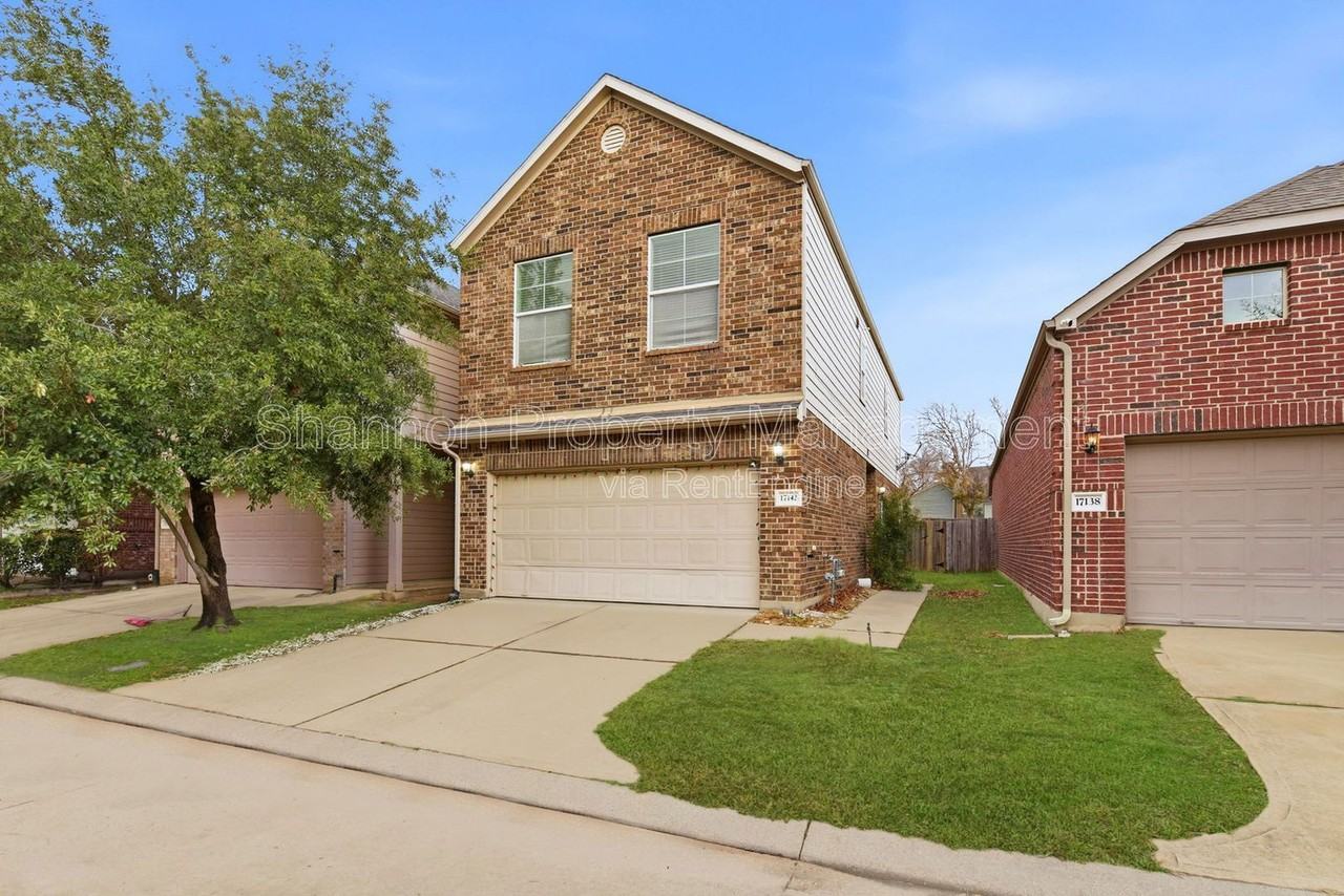 17142 Amarose Dr - Photo 2 of 31