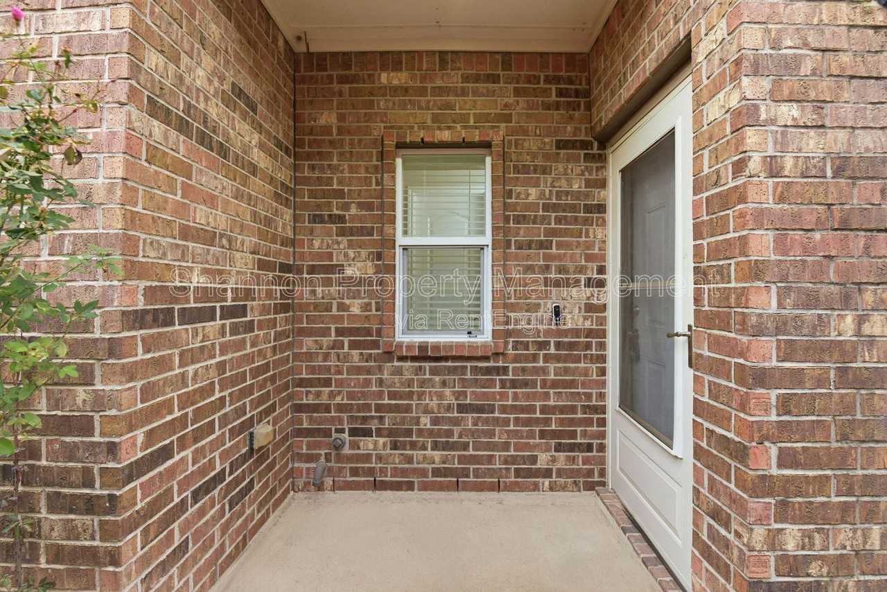 17142 Amarose Dr - Photo 3 of 31