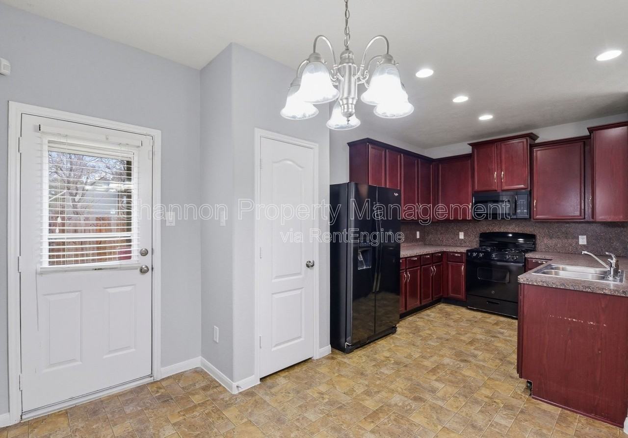 17142 Amarose Dr - Photo 7 of 24