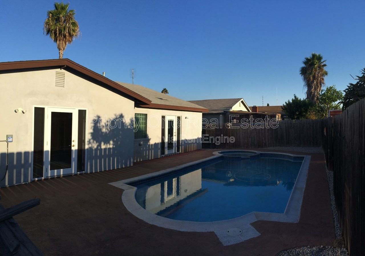 10360 Londonderry Ave - Photo 3 of 27