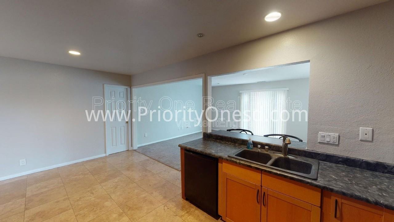 10360 Londonderry Ave - Photo 7 of 27