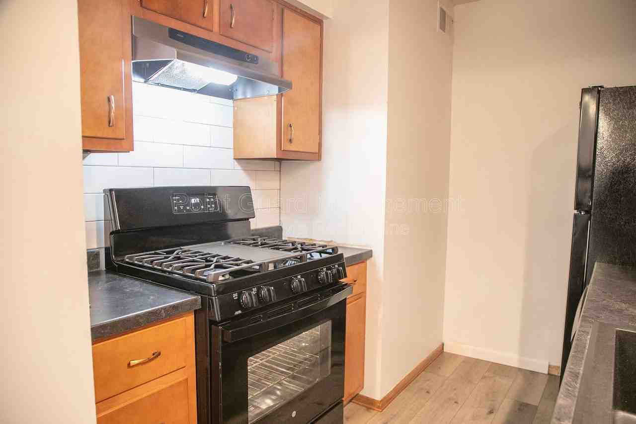 5820 Erskine St #6 - Photo 7 of 16