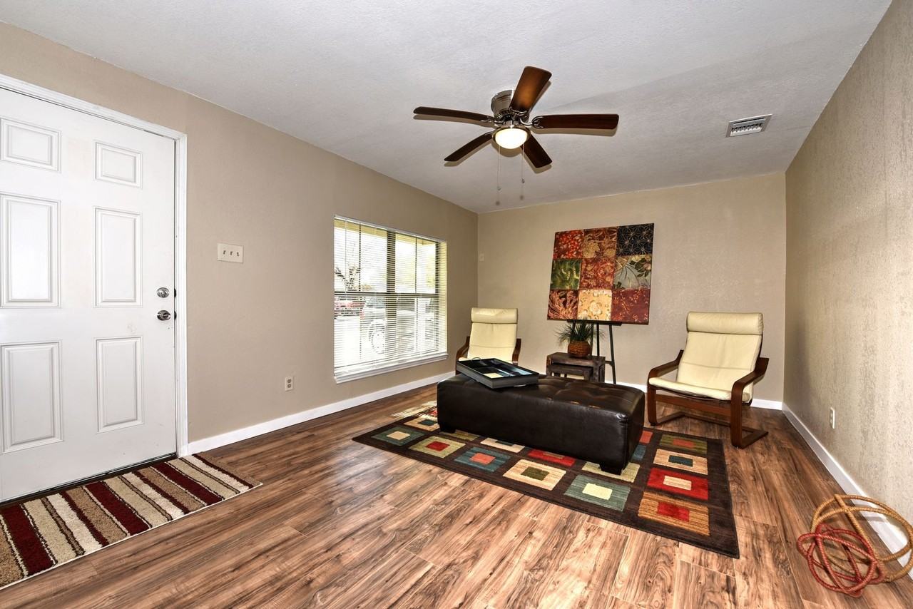 119 Pharis St - Photo 4 of 16