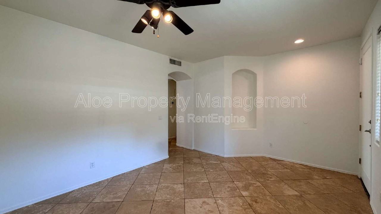 2614 E Fremont Rd - Photo 5 of 41