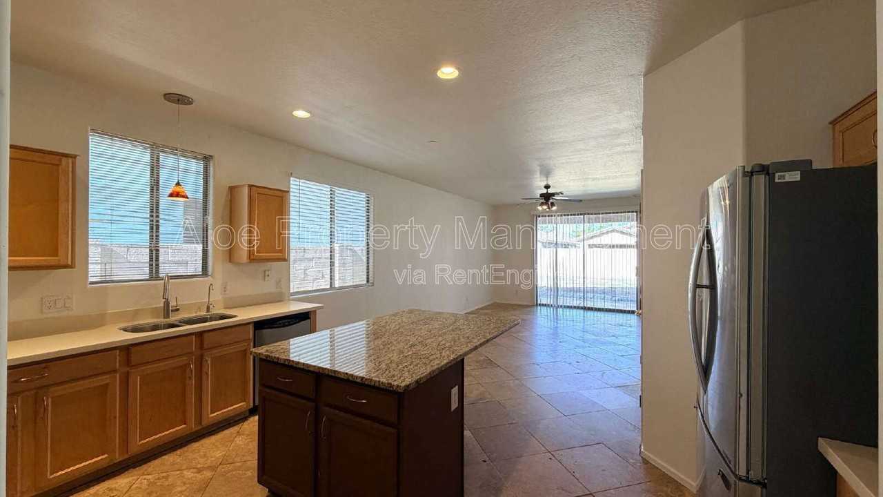 2614 E Fremont Rd - Photo 7 of 41