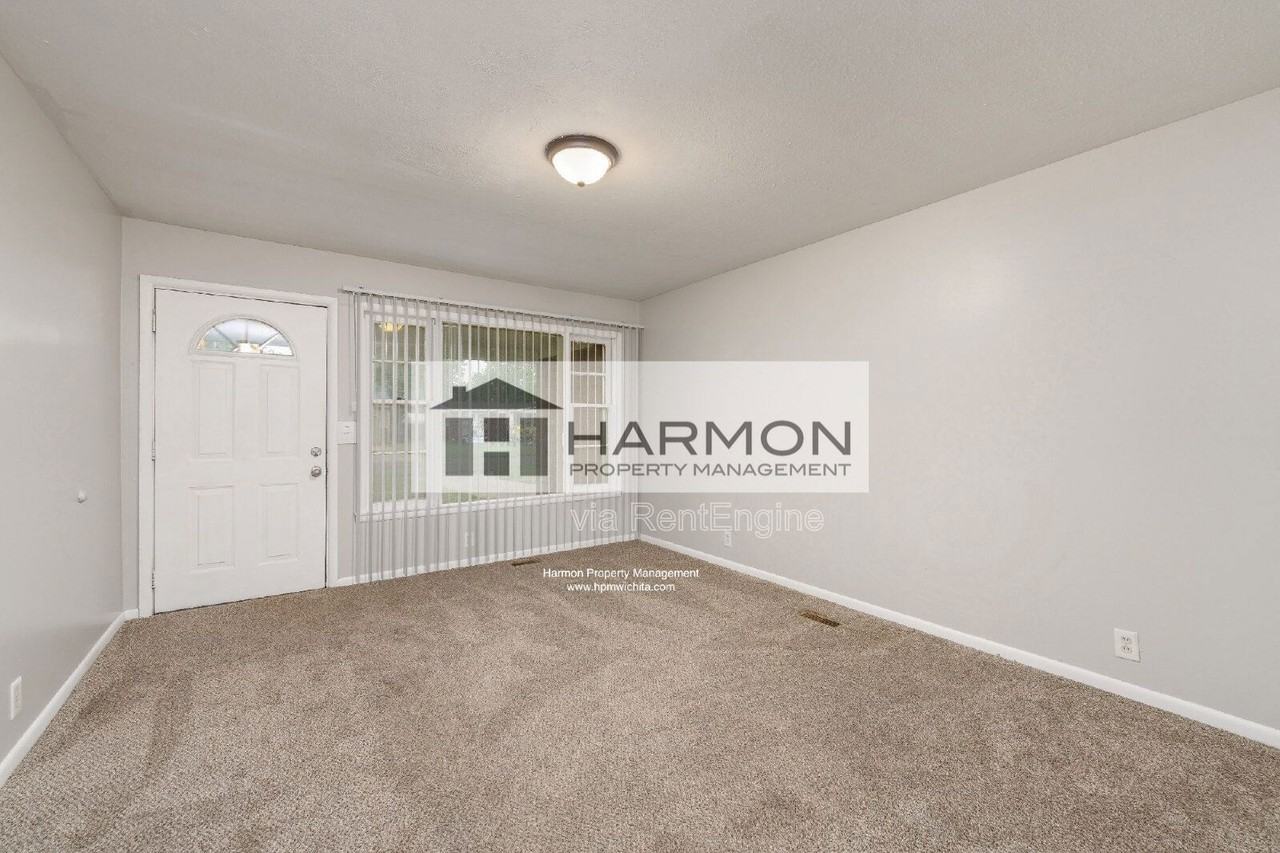 4516 S Elizabeth Ave - Photo 2 of 10